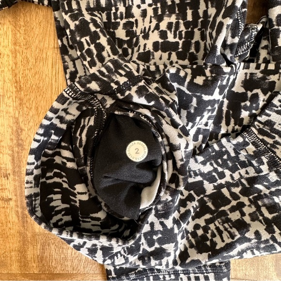 Lululemon Align Pant 25” size 2 - Picture 5 of 5